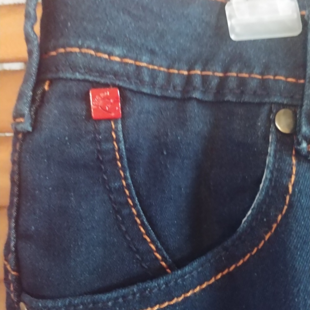 EckoRed Capris - Picture 3 of 5